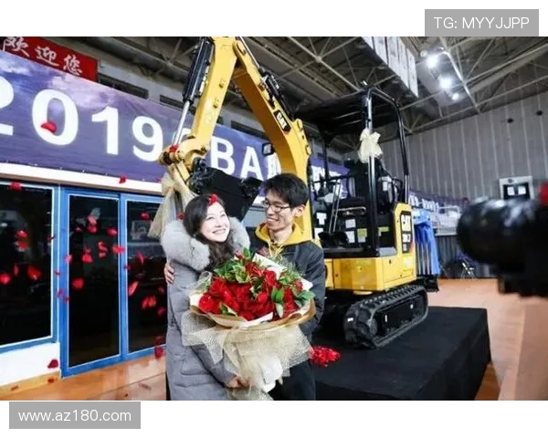 挖掘机跨界合作联名服装设计